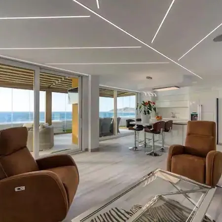 Moderno Atico En Primera Linea De Las Canteras. Apartment *