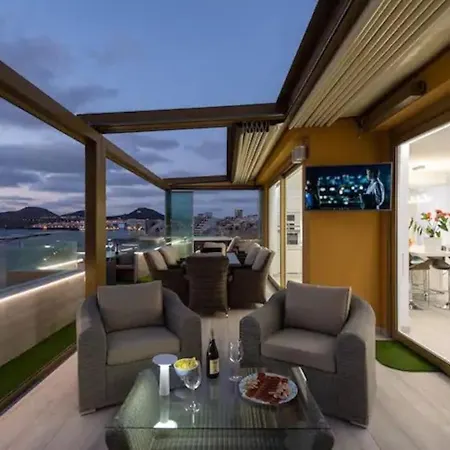 Moderno Atico En Primera Linea De Las Canteras. Apartment