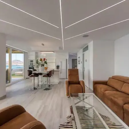 Apartment Moderno Atico En Primera Linea De Las Canteras.