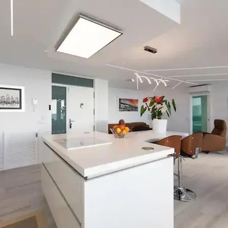 Apartment Moderno Atico En Primera Linea De Las Canteras. *