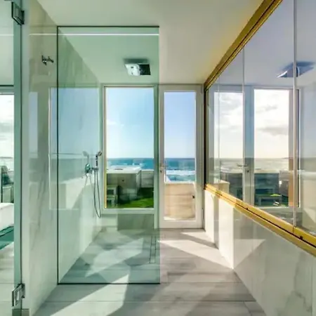 Moderno Atico En Primera Linea De Las Canteras. Apartment *