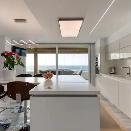 Apartment Moderno Atico En Primera Linea De Las Canteras. *