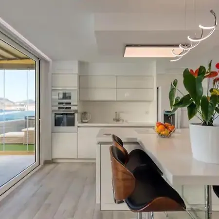 Moderno Atico En Primera Linea De Las Canteras. Apartment