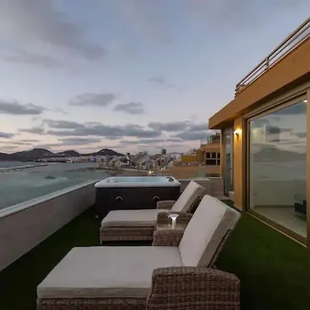 Moderno Atico En Primera Linea De Las Canteras. Apartment