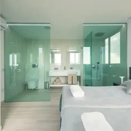 Moderno Atico En Primera Linea De Las Canteras. Apartment *